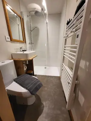Salle de bains dans l'établissement Le Gambrinus Chambres d'hôtes et restaurant