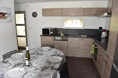 Cuisine ou kitchenette dans l'établissement Au grès des Vosges