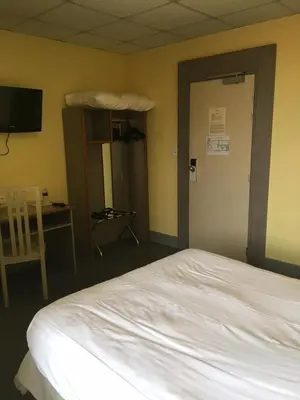 Télévision ou salle de divertissement dans l'établissement Hostellerie d'Alsace
