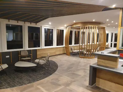 Coin salon dans l'établissement Hotel Le Caballin