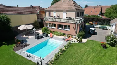 Piscine de l'établissement Maison Curiale ou située à proximité
