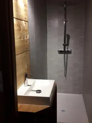 Salle de bains dans l'établissement Chalet du Toit Vosgien