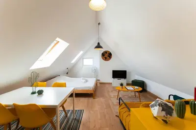 Télévision ou salle de divertissement dans l'établissement Colmar Historic Center - BELLE ALSACE - Studio Duplex 6 - BookingAlsace