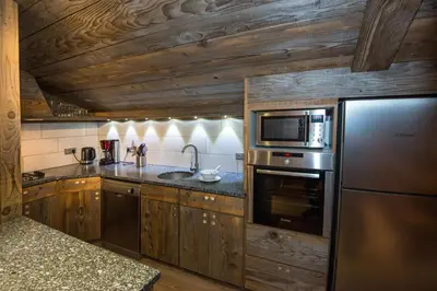 Cuisine ou kitchenette dans l'établissement Le Couarôge Chalets et Appartements
