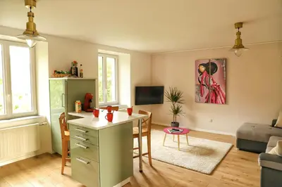 Télévision ou salle de divertissement dans l'établissement L’Échappée Verte