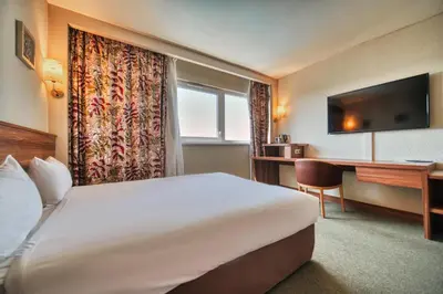 Télévision ou salle de divertissement dans l'établissement Kyriad Prestige Mulhouse - Basel