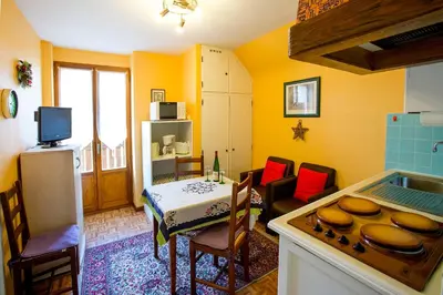 Cuisine ou kitchenette dans l'établissement Gites Les Cépages
