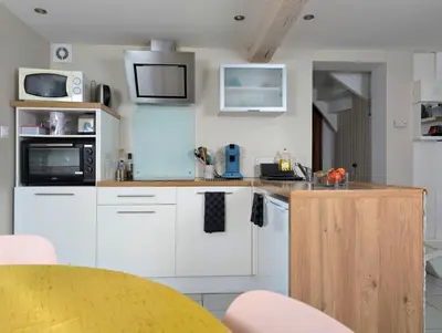 Cuisine ou kitchenette dans l'établissement Cosy Gîte, King Bed, Fast WiFi