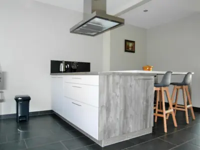 Cuisine ou kitchenette dans l'établissement Les gîtes de la Tour, appartement 