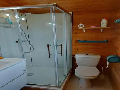 Salle de bains dans l'établissement Chalet with Garden in Lotharingen