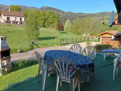 Vue générale sur la montagne ou vue sur la montagne depuis le chalet