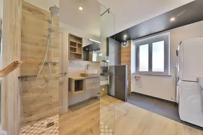 Cuisine ou kitchenette dans l'établissement Locations des 3 sommets avec Sauna et Spa en Alsace