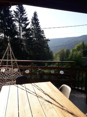Vue générale sur la montagne ou vue sur la montagne depuis le chalet