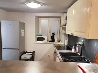 Cuisine ou kitchenette dans l'établissement Les Colombages