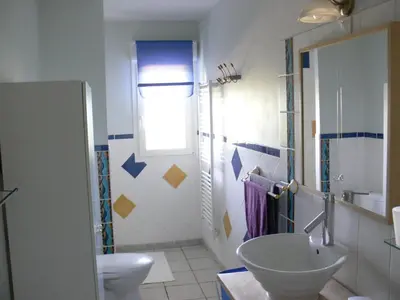 Salle de bains dans l'établissement Gîte la Sapinière
