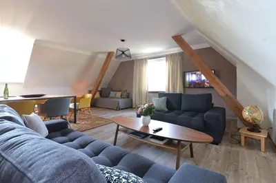 Coin salon dans l'établissement Gîte Aux Deux Clochers