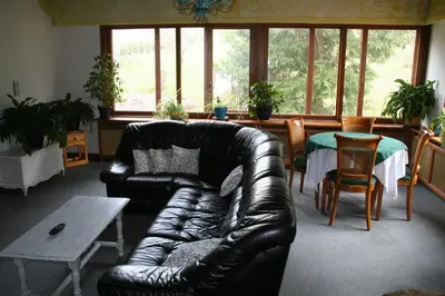 Coin salon dans l'établissement Auberge du Lac