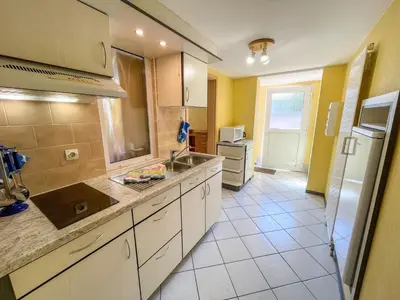 Cuisine ou kitchenette dans l'établissement Apartment Résidence jaune et rose-1 by Interhome