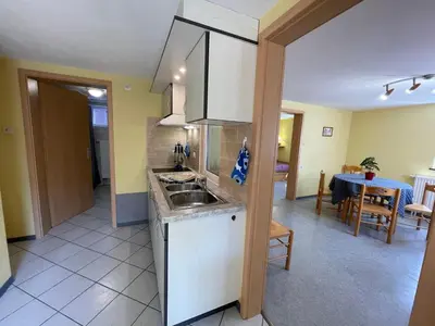 Cuisine ou kitchenette dans l'établissement Apartment Résidence jaune et rose-1 by Interhome