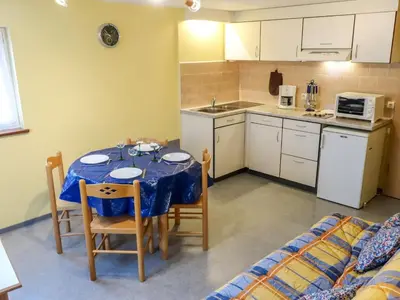Cuisine ou kitchenette dans l'établissement Apartment Résidence jaune et rose-2 by Interhome