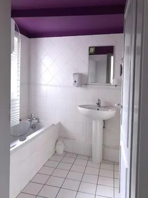 Salle de bains dans l'établissement logis hôtel restaurant Le rendez-vous des Copains