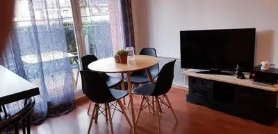 Télévision ou salle de divertissement dans l'établissement Chez Damien