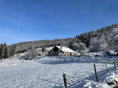 L'établissement La Hutte en hiver