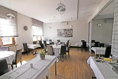 Restaurant ou autre lieu de restauration dans l'établissement Hôtel Restaurant Au Coucou