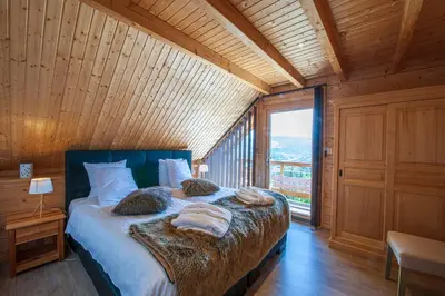 Un ou plusieurs lits dans un hébergement de l'établissement Les Chalets de La Marcairie