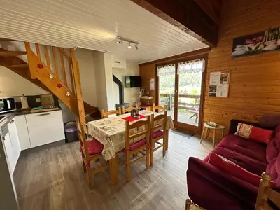 Cuisine ou kitchenette dans l'établissement Chalet LE TREMPLIN - wifi, BBQ, parking