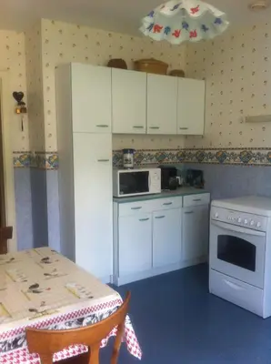 Cuisine ou kitchenette dans l'établissement GITE CHEZ JEAN PAUL
