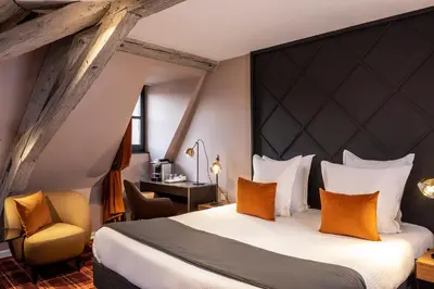 Un ou plusieurs lits dans un hébergement de l'établissement Hotel Le Colombier