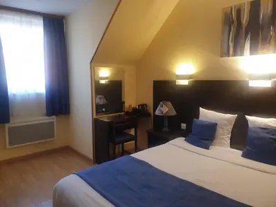 Un ou plusieurs lits dans un hébergement de l'établissement Hôtel Restaurant Aux Deux Roses