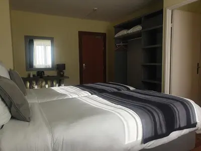 Un ou plusieurs lits dans un hébergement de l'établissement Hôtel Restaurant Aux Deux Roses