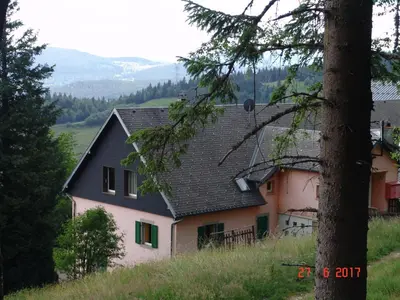Vue générale sur la montagne ou vue sur la montagne depuis la maison d'hôtes