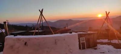 Vue générale sur la montagne ou vue sur la montagne depuis la maison d'hôtes