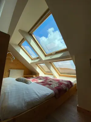 Un ou plusieurs lits dans un hébergement de l'établissement LE CLOS DES SOURCES Hôtel & Spa