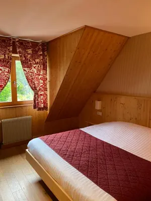 Un ou plusieurs lits dans un hébergement de l'établissement LE CLOS DES SOURCES Hôtel & Spa