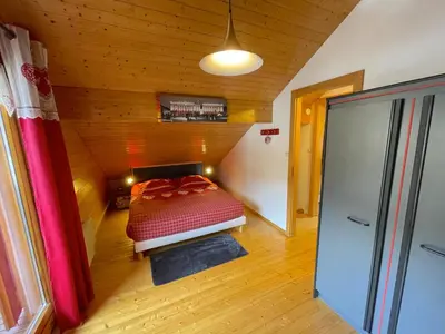Un ou plusieurs lits dans un hébergement de l'établissement Chalet tout confort 'Le Grand Pré', terrain clôturé, garage