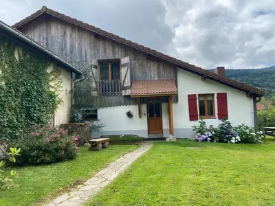 Jardin de l'établissement Gîte de la Mésange