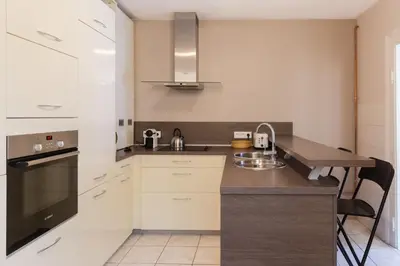 Cuisine ou kitchenette dans l'établissement Le Victor Hugo