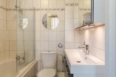 Salle de bains dans l'établissement Le Victor Hugo