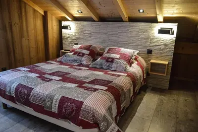 Un ou plusieurs lits dans un hébergement de l'établissement Chalet Les Camélias SPA