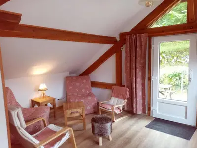 Coin salon dans l'établissement Au grenier du lac