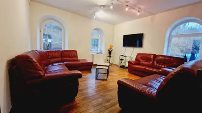 Télévision ou salle de divertissement dans l'établissement Gitedaval Maison de maître & spa