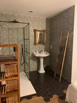 Salle de bains dans l'établissement Le gîte de Ninon et Léon 2 épis