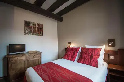 Un ou plusieurs lits dans un hébergement de l'établissement Hôtel De La Couronne