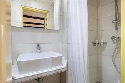 Salle de bains dans l'établissement Hotel Restaurant Le Maréchal - Teritoria