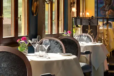 Coin salon dans l'établissement Hotel Restaurant Le Maréchal - Teritoria