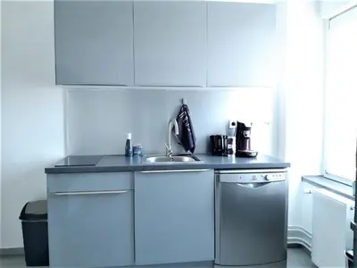 Cuisine ou kitchenette dans l'établissement Comfort Stay Basel Airport 1A46